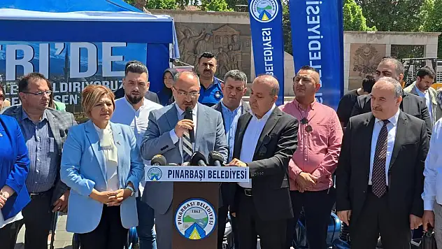 CUMHURİYET MEYDANI'NDA TEKERLEKLİ VE AKÜLÜ ARAÇ DAĞITILDI