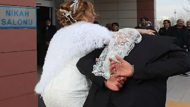 DAMADI BÖYLE NİKAH MASASINA OTURTTU