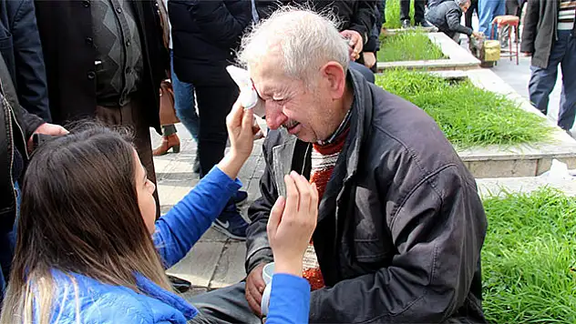 Darp edilen 78 yaşındaki boyacının gözyaşları