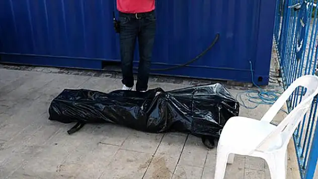 Denizde ,boynundan kelepçelenmiş ceset bulundu