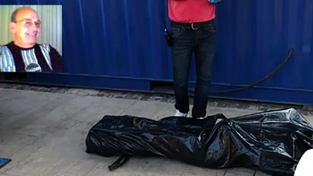 Denizden, boynunda kelepçeyle çıkartılan adamın kimliği belirlendi