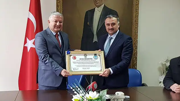 DEVELİ KAYMAKAMI DURU'YA 'FAHRİ HEMŞEHRİLİK' BERATI VERİLDİ