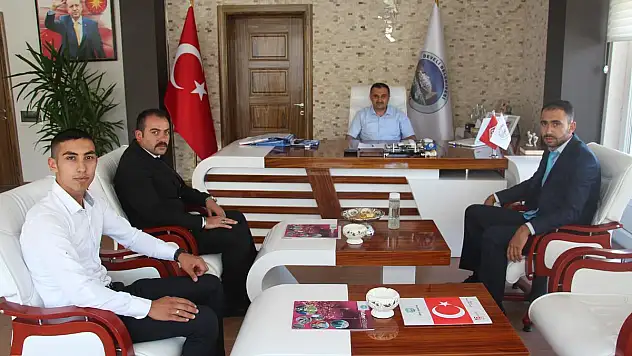 Develi Ülkü Ocaklarından Develi Belediye Başkanı Mehmet Cabbar'a Ziyaret