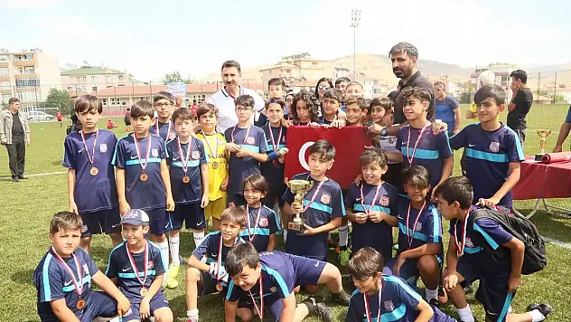 DEVELİ'DE FUTBOL ŞÖLENİ