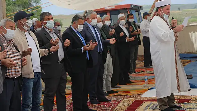 DEVELİ KABAKLI MAHALLESİ'NDE YAĞMUR DUASI YAPILDI