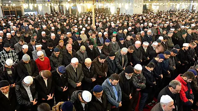 DİYANET İŞLERİ'NDEN 'TERAVİH NAMAZI' KARARI