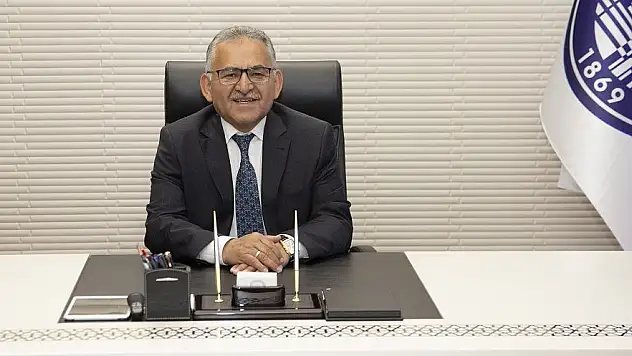 DOKTOR BAŞKANDAN SAĞLIK ÇALIŞANLARINA KUTLAMA!