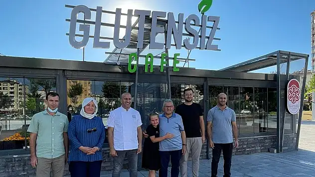 DOKTOR BAŞKANIN ÖRNEK PROJESİ GLÜTENSİZ KAFE AÇILIYOR