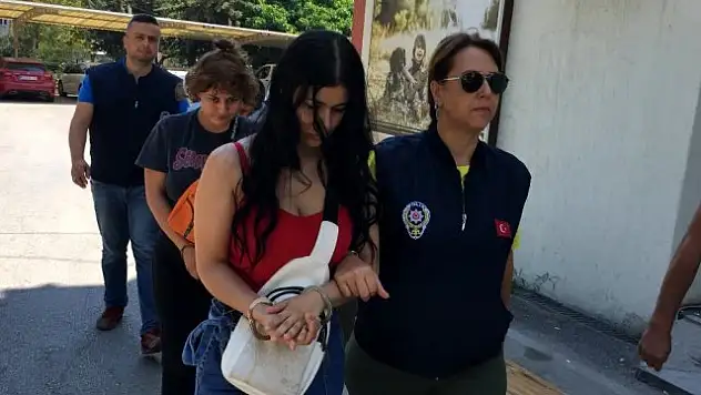 DOLANDIRICI ABLA-KARDEŞİ ARKADAŞLARI ELE VERDİ