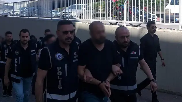 DOLANDIRICILIK ÇETESİ ADLİYEYE SEVK EDİLDİ