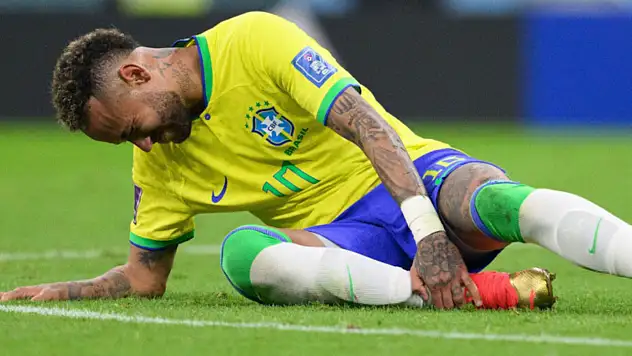 Dünya Kupası öncesi Brezilya'ya yıldız futbolcudan kötü haber