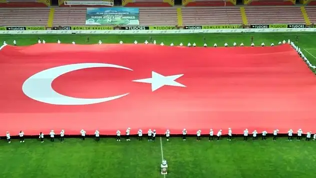 DÜNYADAKİ EN BÜYÜK TÜRK BAYRAĞI KAYSERİ'DE AÇILDI