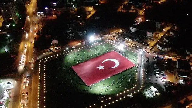 DÜNYANIN EN BÜYÜK TÜRK BAYRAĞI KAYSERİ'DE AÇILDI