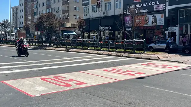 Ekipler Düvenönü'nde yaya geçitlerini yeniledi