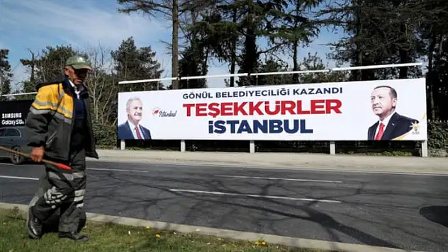 Ekrem İmamoğlu'nun Mazbata Almasıyla, AK Parti'nin  Afişleri İndirildi