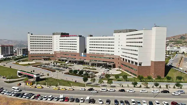 Elazığ'da 3. kattan düşen 4 yaşındaki çocuk ağır yaralandı