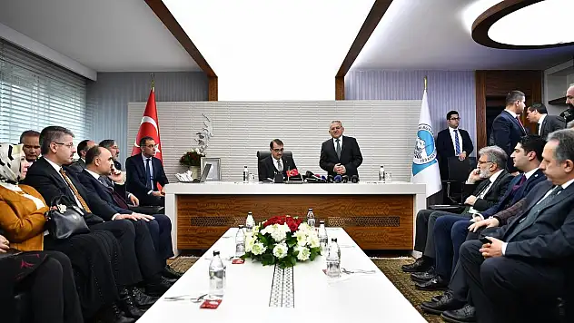 ENERJİ VE TABİİ KAYNAKLAR BAKANI DÖNMEZ: '10 İLÇE İÇİN DOĞALGAZ ÇALIŞMALARI SÜRÜYOR'