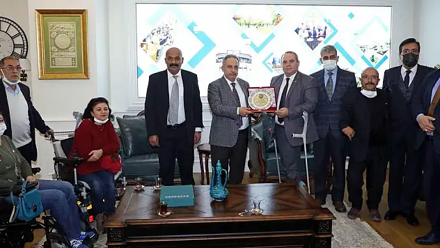 ENGELLİLERDEN BAŞKAN YALÇIN'A TEŞEKKÜR