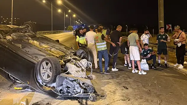 Erciyes 38 FK kafilesi denk geldikleri trafik kazasına müdahale etti