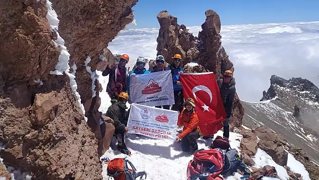 ERCİYES BÜYÜK BUZUL TIRMANIŞI YAPILDI