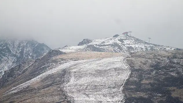 ERCİYES DAĞI'NA MEVSİMİN İLK KARI YAĞDI