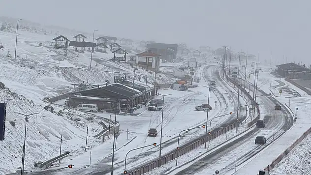 Erciyes'e mayıs ayında kar yağdı