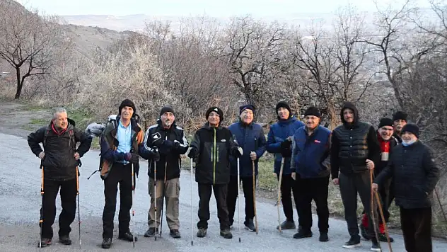 ERCİYES KARDELEN YÜRÜYÜŞ EKİBİ, ŞEHİTLERİMİZ ANISINA YÜRÜDÜ