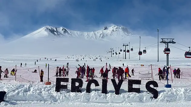Erciyes'te hafta sonu yoğunluğu yaşandı