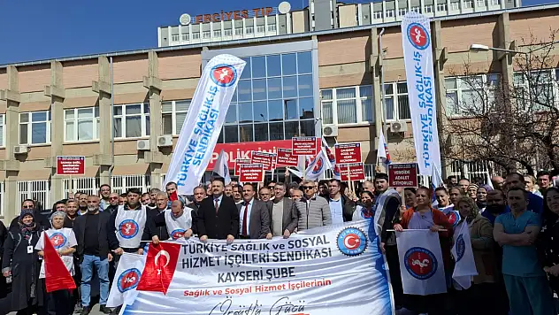 Erciyes Üniversitesi Hastanesi önünde sağlık işçilerinden hak vurgusu