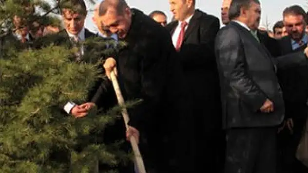 ERDOĞAN, 11 KASIM'I 'MİLLİ AĞAÇLANDIRMA GÜNÜ İLAN ETTİ'