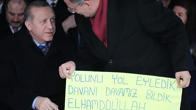 ERDOĞAN PANKART AÇAN GENÇI SEVİNDİRDİ