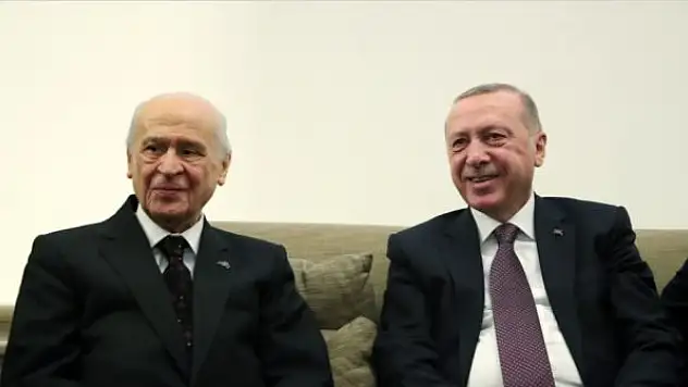ERDOĞAN VE BAHÇELİ, TBMM KULİSİNDE BİR ARAYA GELDİ