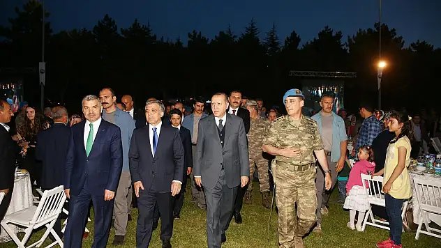 ERDOĞAN ZİNCİDERE KOMANDO TUGAYI'NDA İFTARINA KATILDI