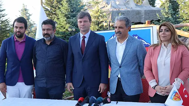 Ertuğrul Sağlam, Kayserispor ile 3 yıllık sözleşme imzaladı