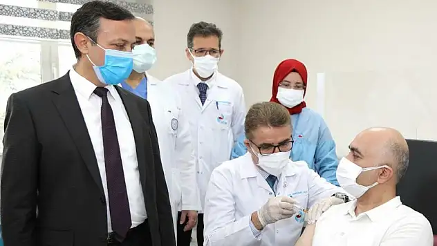 ERÜ COVİD-19 AŞISI İÇİN GÖNÜLLÜ ARIYOR