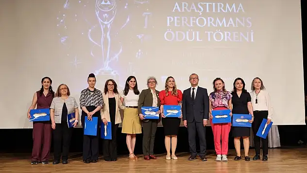 ERÜ'de '2025 Yılı Araştırma Performans Ödül Töreni' düzenlendi