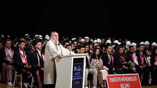 ERÜ'de 702 mühendis mezun oldu