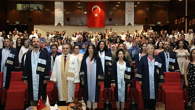 ERÜ Güzel Sanatlar Fakültesi'nde Mezuniyet Sevinci
