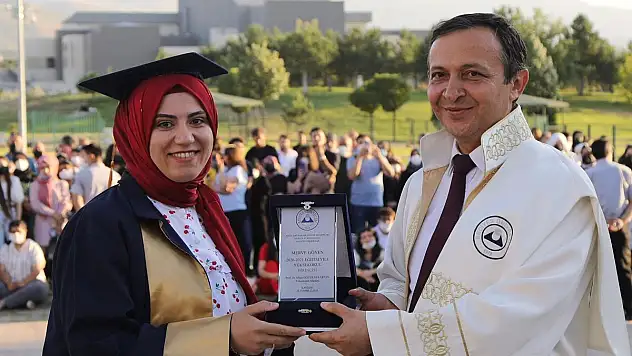 ERÜ HALİL BAYRAKTAR SAĞLIK HİZMETLERİ MESLEK YÜKSEKOKULU, YENİ MEZUNLARINI VERDİ