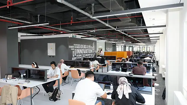 ERÜ'nün yenilenen Kadir Has Merkez Kütüphanesi hizmete açıldı