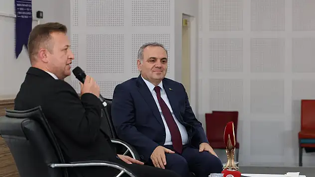 ERÜ Rektörü Altun, Develi'de öğrenciler ile buluştu