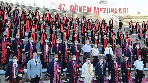 ERÜ TIP FAKÜLTESİ 47. DÖNEM MEZUNLARINI VERDİ