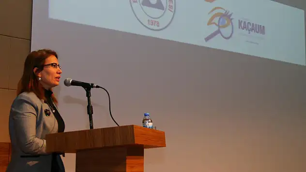 ERÜ'DE 'KADINA YÖNELİK ŞİDDET' KONULU SÖYLEŞİ