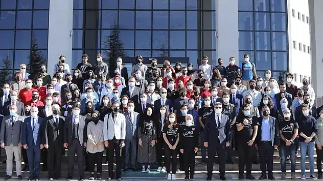 ERÜ'DE 'SAVUNMA SANAYİİ GENÇLERLE BULUŞMA' ETKİNLİĞİ DÜZENLENDİ