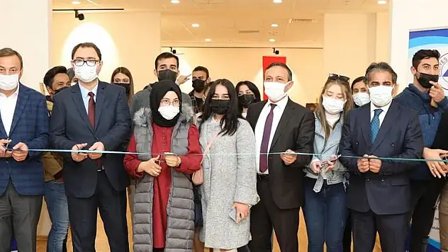 ERÜ'DE 'UNUTULMAYAN MESLEKLER' FOTOĞRAF SERGİSİ DÜZENLENDİ