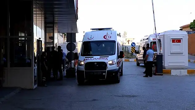 ERZİNCAN'DA OTOMOBİL ŞARAMPOLE UÇTU: 1'İ UZMAN ÇAVUŞ 2 ÖLÜ