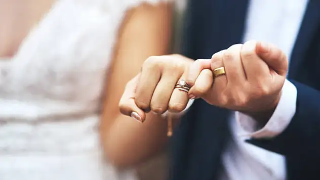 Eşinden maaşını gizledi: Her ay altın alıp annesine verdi