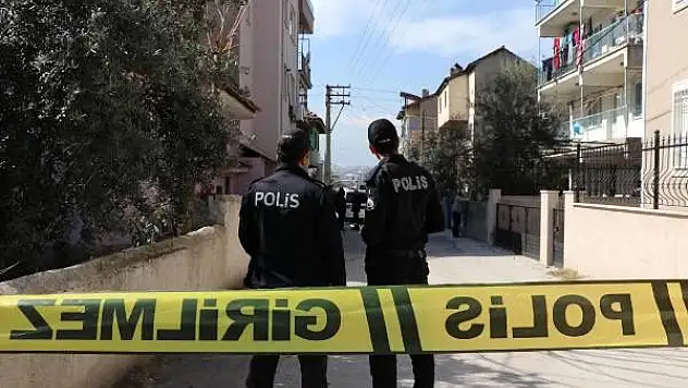 EŞİNİ UYURKEN BALTAYLA ÖLDÜRdü, TAVANA İP ATIP KENDİNİ ASTI
