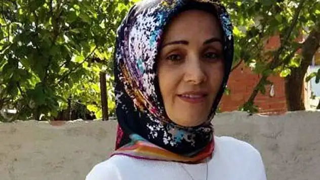 EŞİNİ VE KAYINVALİDESİNİ SOKAK ORTASINDA BIÇAKLADI