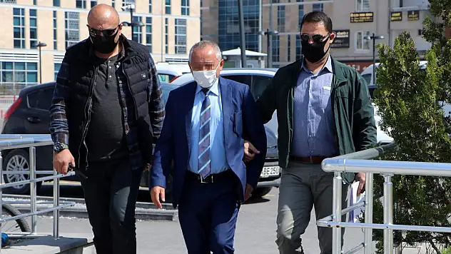 ESKİ CHP İL YÖNETİCİSİ CUMHURBAŞKANINA HAKARETTEN GÖZALTINDA
